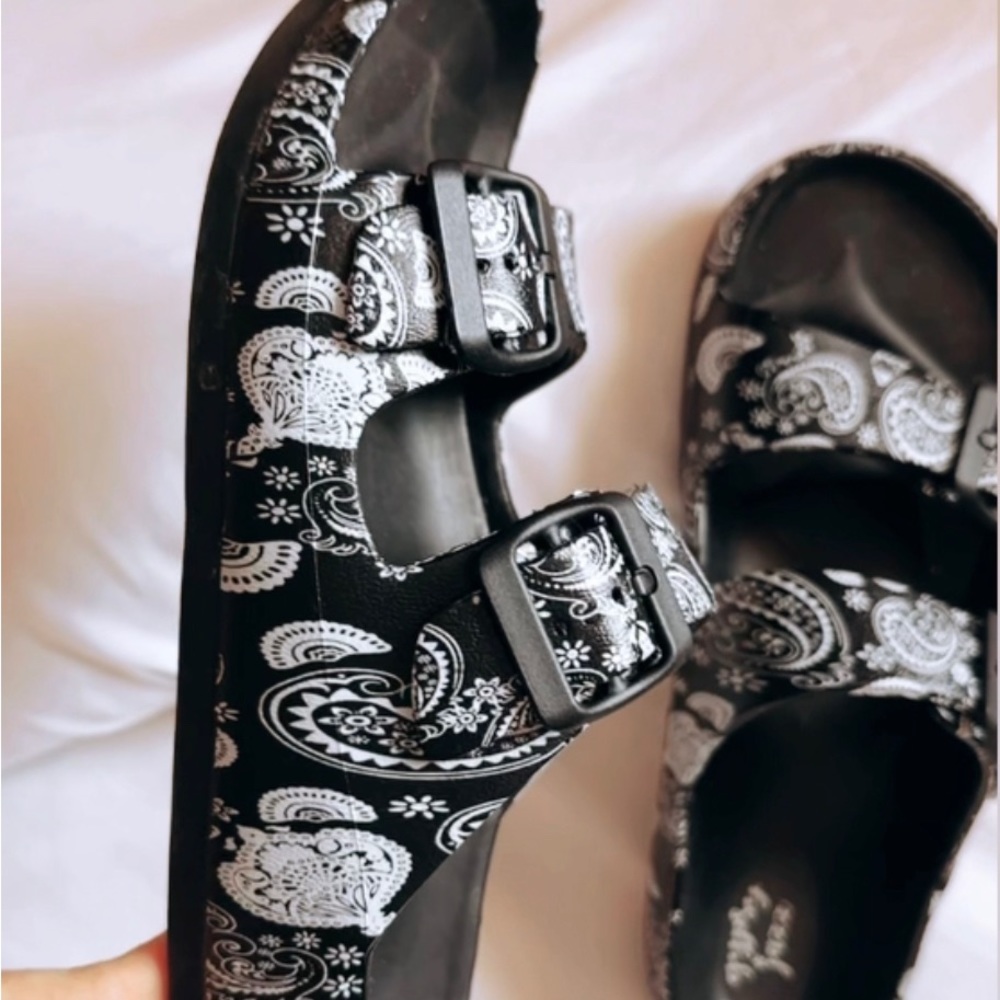 NWOT rubber sandals